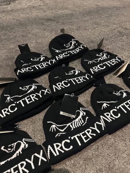 Arc'teryx Beanie (Category: Caps & Hats) located in Manila. Submitted by lancephili44479 (Listing ID 1437883286, Image 1). Description: - Black Arc'teryx beanie - White Arc'teryx logo on front - Folded cuff design - Made of knit material - Includes attached tag.