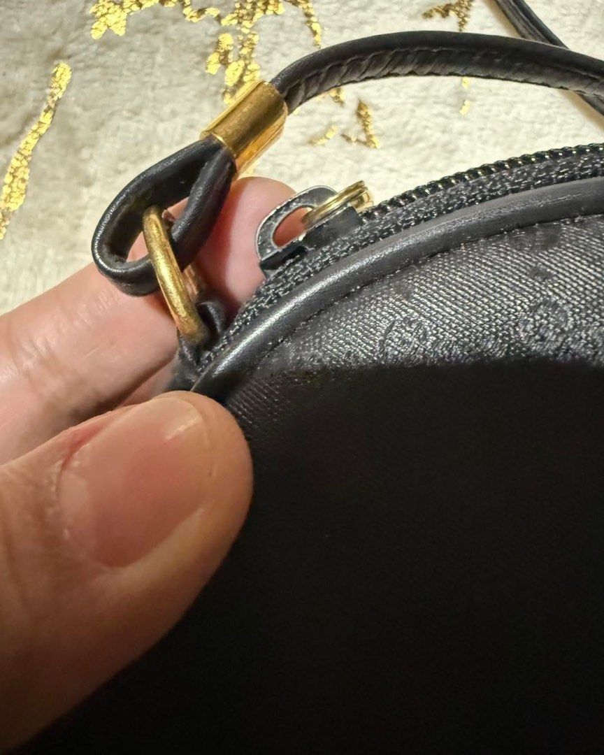 Authentic vintage Gucci sling bag (Category: Luxury Bags & Wallets) located in Rizal. Submitted by jayolts (Listing ID 1437929977, Image 3). Description: Guaranteed authentic or money back Vintage Gucci sling bag Gold na gold pa hardwares Flaw: slight expired interior leather coating medya Nagoya-powder used na sya. But outside is in excellent condition. With original Gucci dust bag Free sf via Jnt nationwide.
