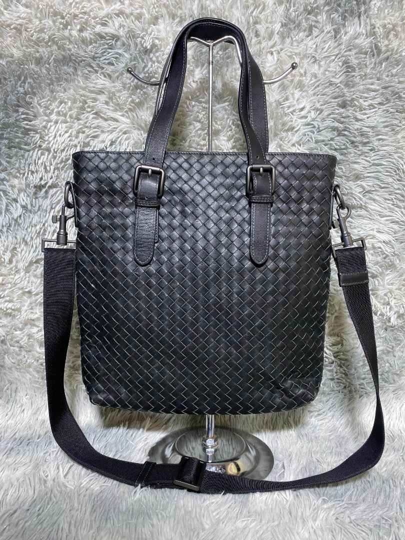 Autoban crossbody/Tote Bag (Category: Cross-body Bags) located in Manila. Submitted by goodsrags (Listing ID 1437788558, Image 1). Description: What you see is what you get all details pic attached no issue as is excellent condition Message me for measurements.