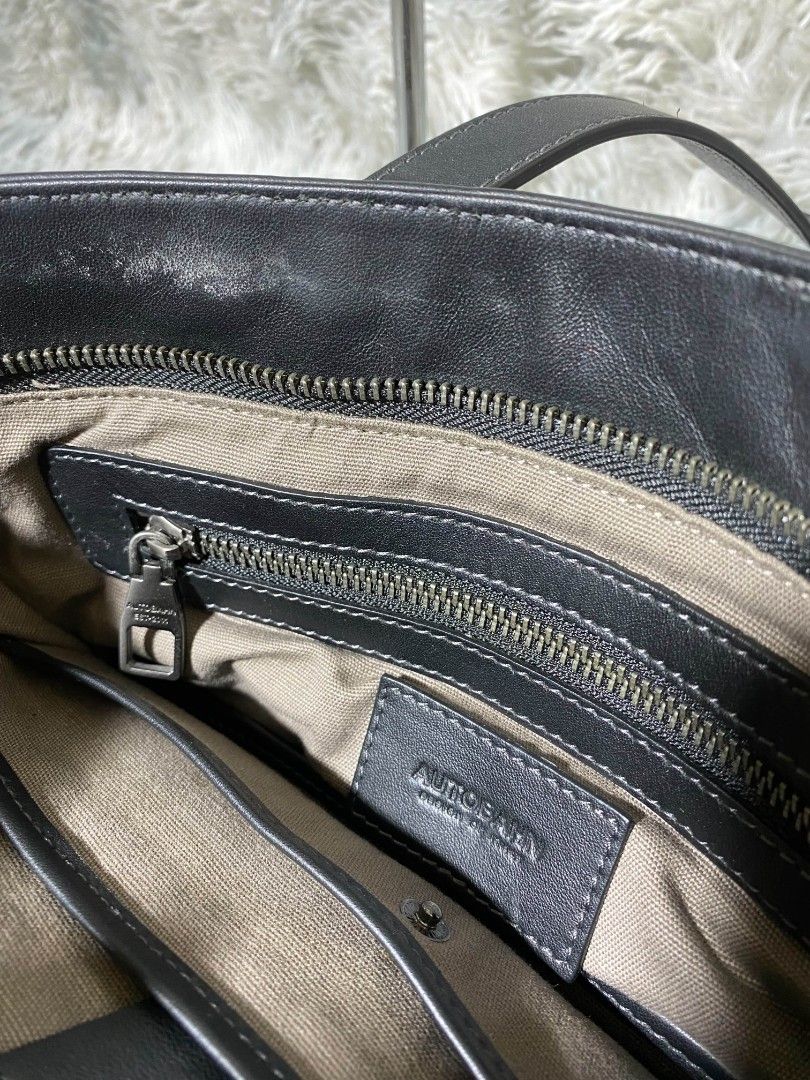 Autoban crossbody/Tote Bag (Category: Cross-body Bags) located in Manila. Submitted by goodsrags (Listing ID 1437788558, Image 3). Description: What you see is what you get all details pic attached no issue as is excellent condition Message me for measurements.