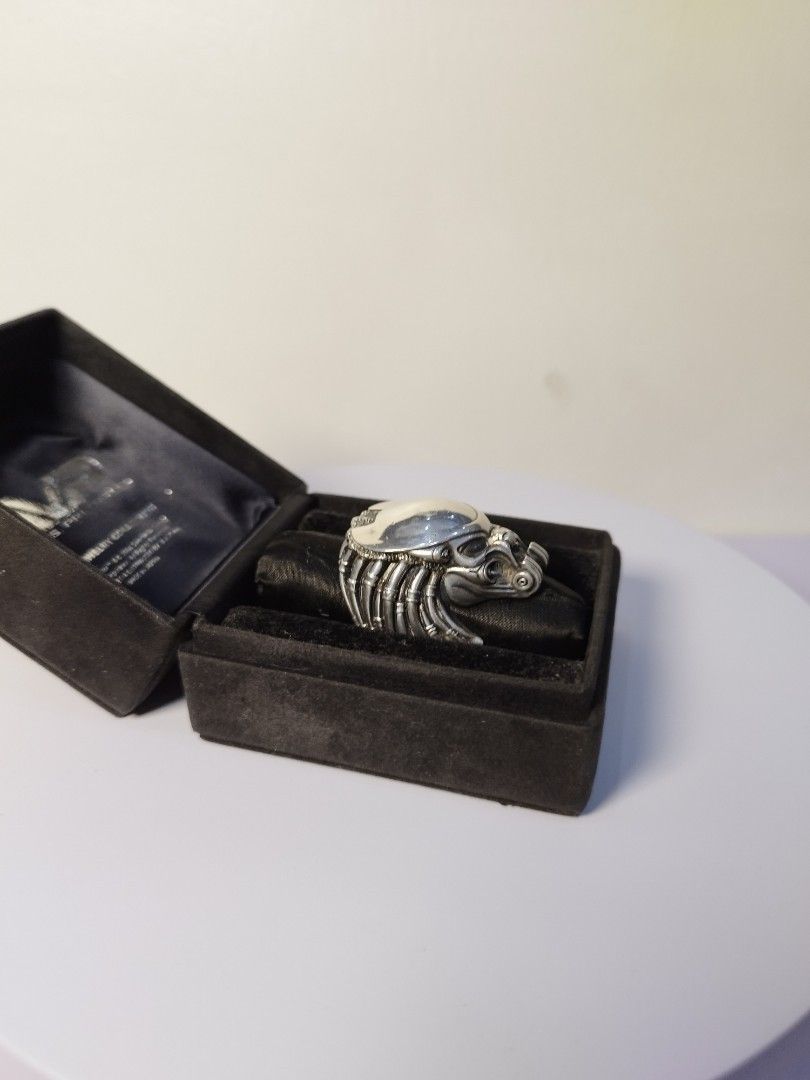 AVP Alien Vs Predator Silver Jewelry Collection Celtic Predator Ring (Category: Rings) located in Rizal. Submitted by bedlamcollectibles (Listing ID 1437913791, Image 2). Description: - Bought and Pre-ordered in Nagoya, Japan in 2004 by previous owner - Made by J.A.P. Inc. in collaboration with the release of the Alien vs Predator movie - Limited run exclusive to Japan, only around 3-4 in existence. Made of Sterling Silver - Perfect for collector