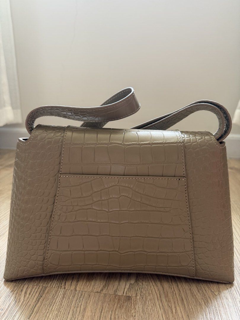 B croc style shoulder bag (Category: Luxury Bags & Wallets) located in San Fernando. Submitted by somethingniceph (Listing ID 1437789750, Image 2). Description: - Neutral color - Croc embossed finish - adjustable shoulder strap - Interior zippered pocket - dust bag inclusion -has a minimal tear on the side opening of the flap -NGA.