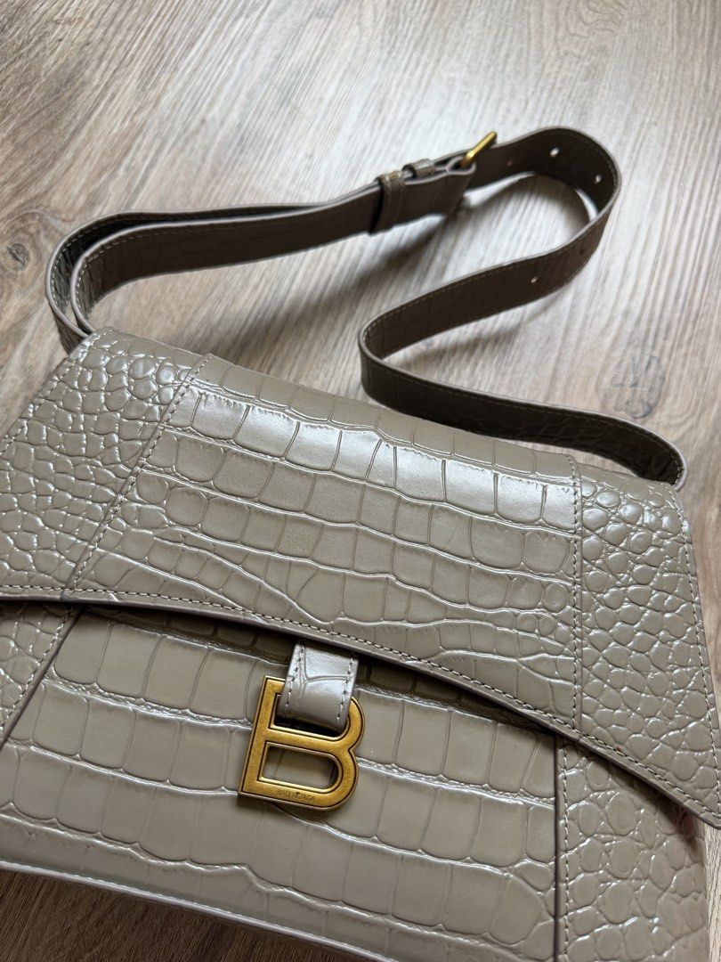 B croc style shoulder bag (Category: Luxury Bags & Wallets) located in San Fernando. Submitted by somethingniceph (Listing ID 1437789750, Image 3). Description: - Neutral color - Croc embossed finish - adjustable shoulder strap - Interior zippered pocket - dust bag inclusion -has a minimal tear on the side opening of the flap -NGA.