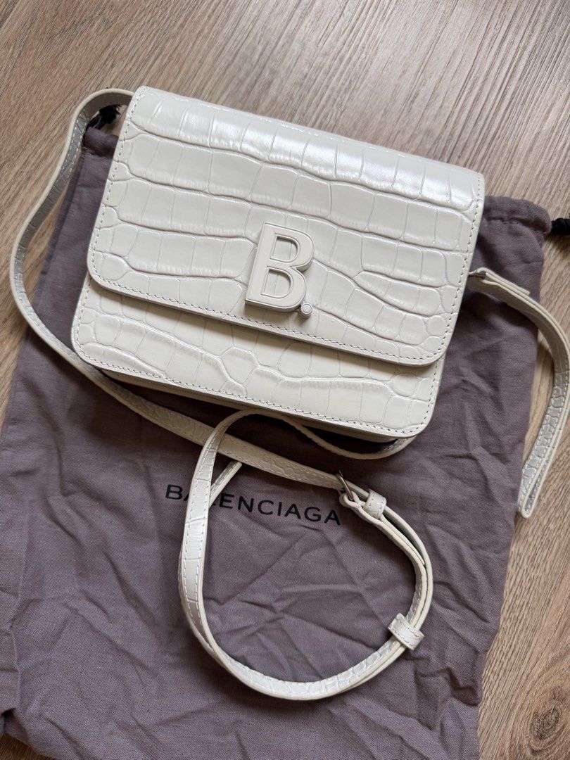 B white Croc crossbody Bag (Category: Luxury Bags & Wallets) located in San Fernando. Submitted by somethingniceph (Listing ID 1437790317, Image 1). Description: - Croc-embossed finish - off white color (super nice) - Flap closure - Detachable shoulder strap - Includes dust bag - Multiple interior compartments (good for traveling) .