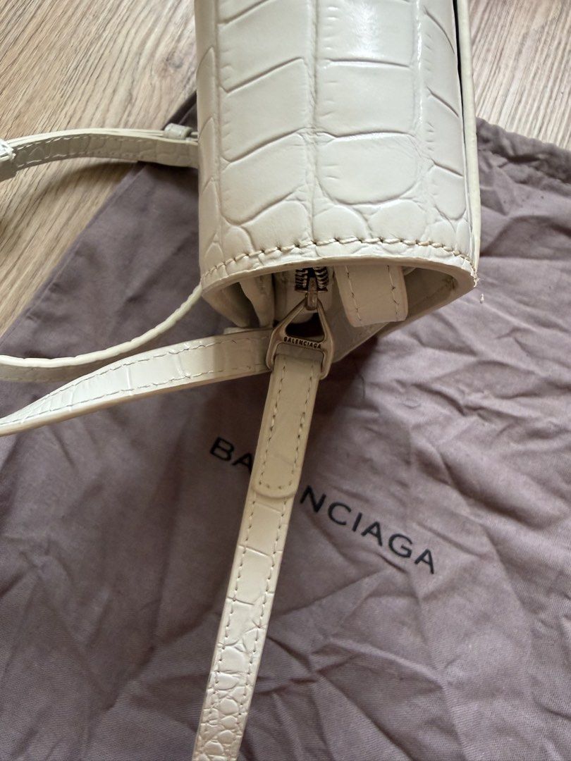 B white Croc crossbody Bag (Category: Luxury Bags & Wallets) located in San Fernando. Submitted by somethingniceph (Listing ID 1437790317, Image 2). Description: - Croc-embossed finish - off white color (super nice) - Flap closure - Detachable shoulder strap - Includes dust bag - Multiple interior compartments (good for traveling) .
