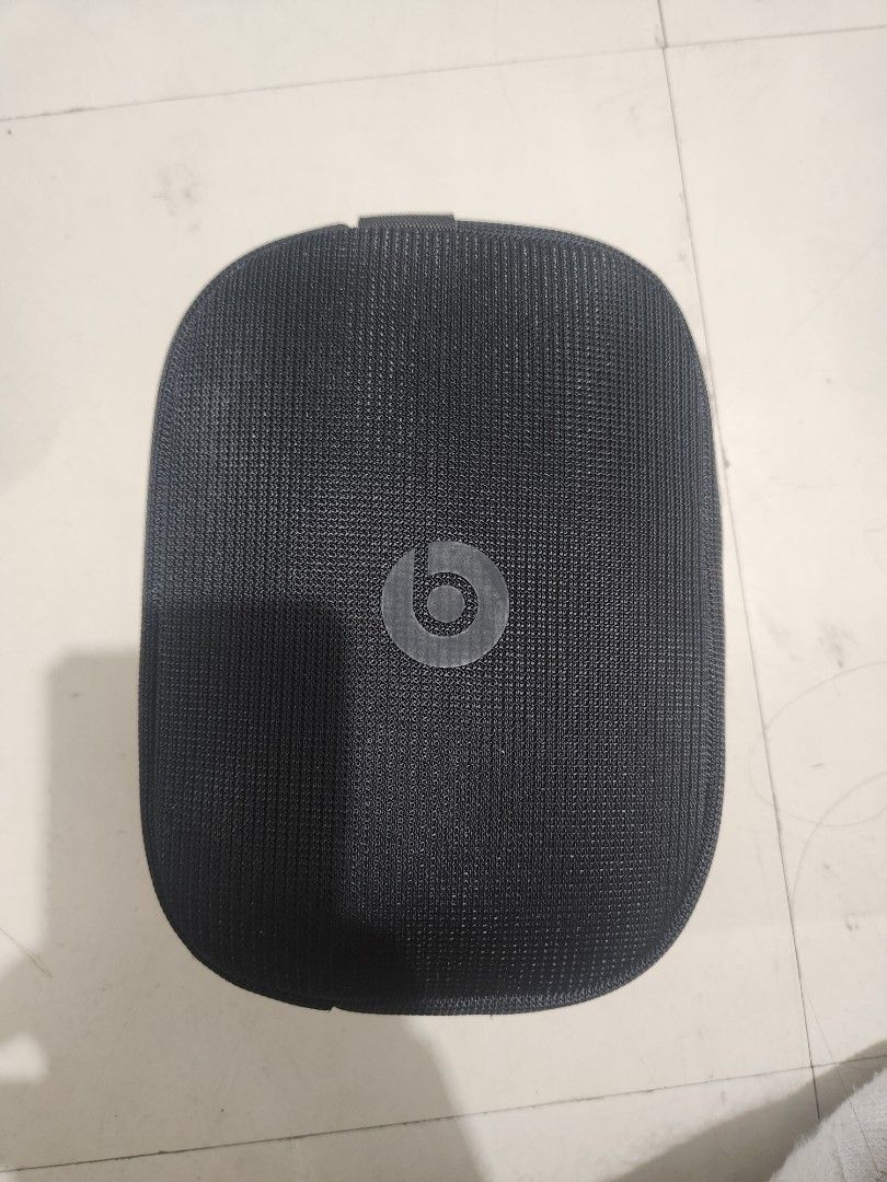 Beats Solo 4 (Category: Headphones & Headsets) located in Paranaque City. Submitted by jhonbenedi55458 (Listing ID 1437856589, Image 1). Description: - Case - Audio Cable - Type C Charger used for 2 months not used in daily basis.
