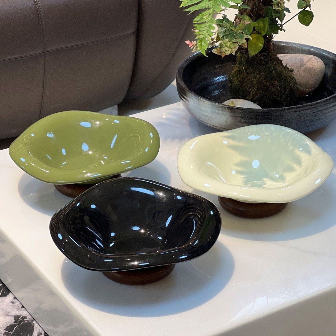 Beautiful ceramic serving bowl with wooden base453716244567828480