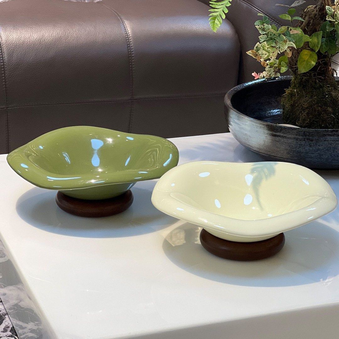 Beautiful ceramic serving bowl with wooden base453716244567828481