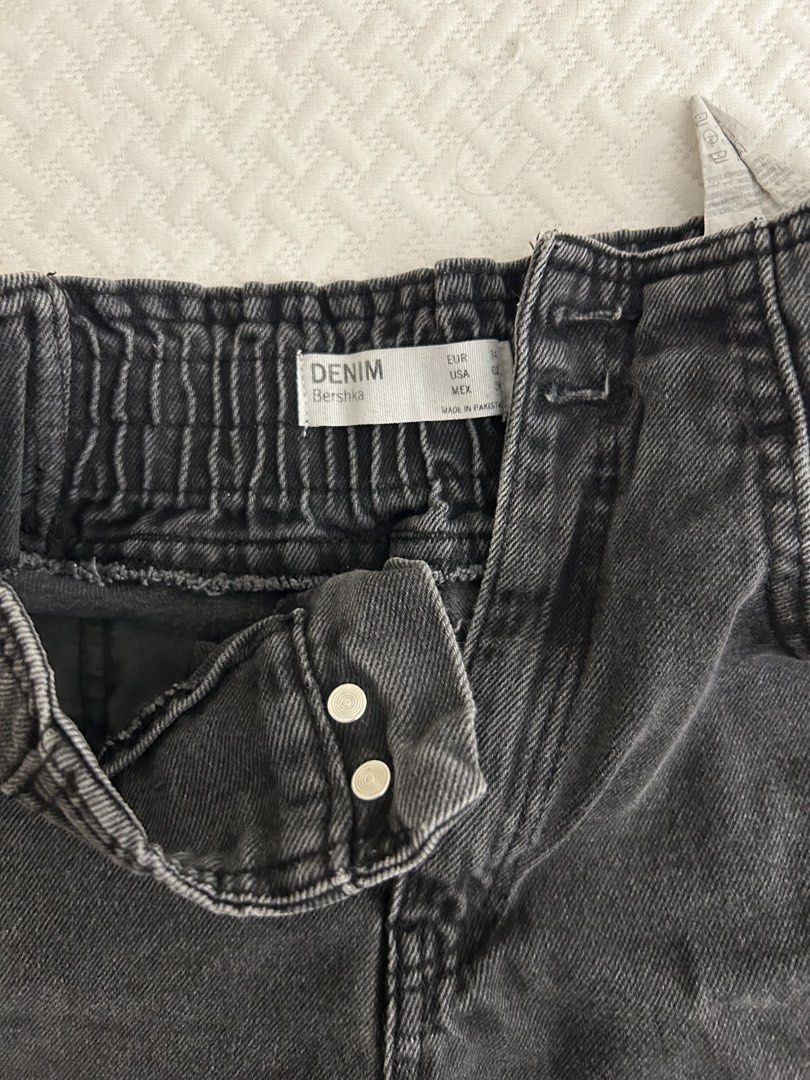 Bershka Denim shorts (Category: Shorts) located in Manila. Submitted by zhntffny (Listing ID 1437842700, Image 3). Description: original price: 1200 25-26 waistline.