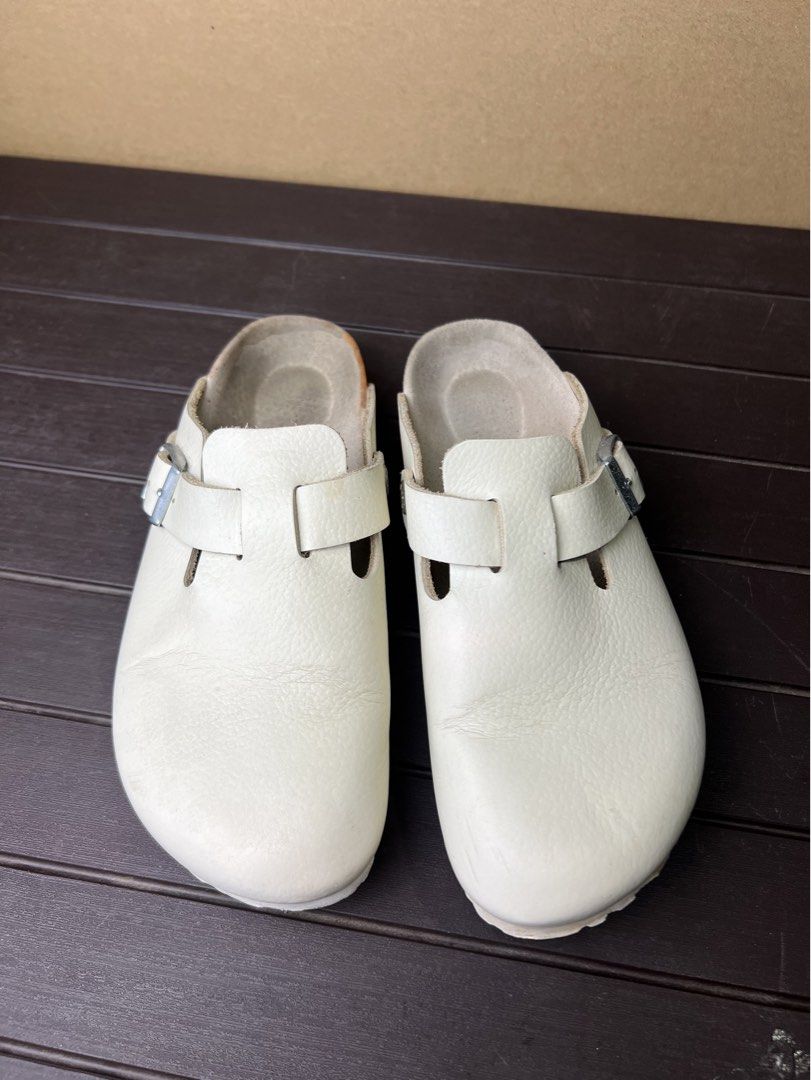 Birkenstock Boston Clogs leather- White (Category: Flats & Sandals) located in Iba. Submitted by saploot (Listing ID 1437921299, Image 1). Description: Excellent condition Still presentable.
