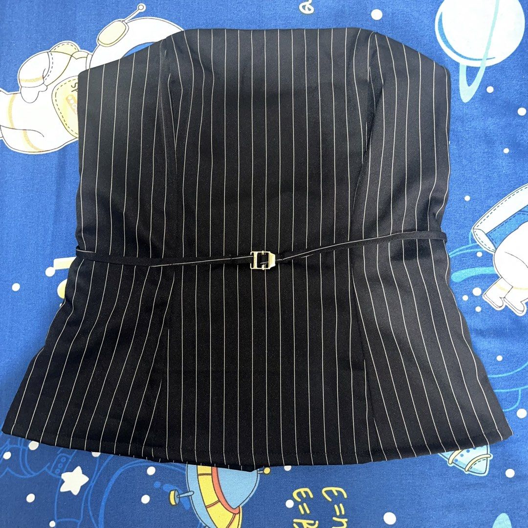 BM Suit Vale Top in Black (Category: Others Tops) located in Quezon City. Submitted by dakiclutter (Listing ID 1437789288, Image 2). Description: BM Suit Vale Top in Black - Never been used - Size: XL - Includes a belt.