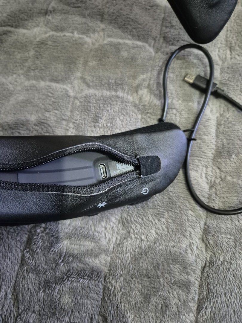 Bose soundwear (Category: Headphones & Headsets) located in Manila. Submitted by mashedpota29315 (Listing ID 1437825461, Image 2). Description: Negotiable SRP: 20,000 .
