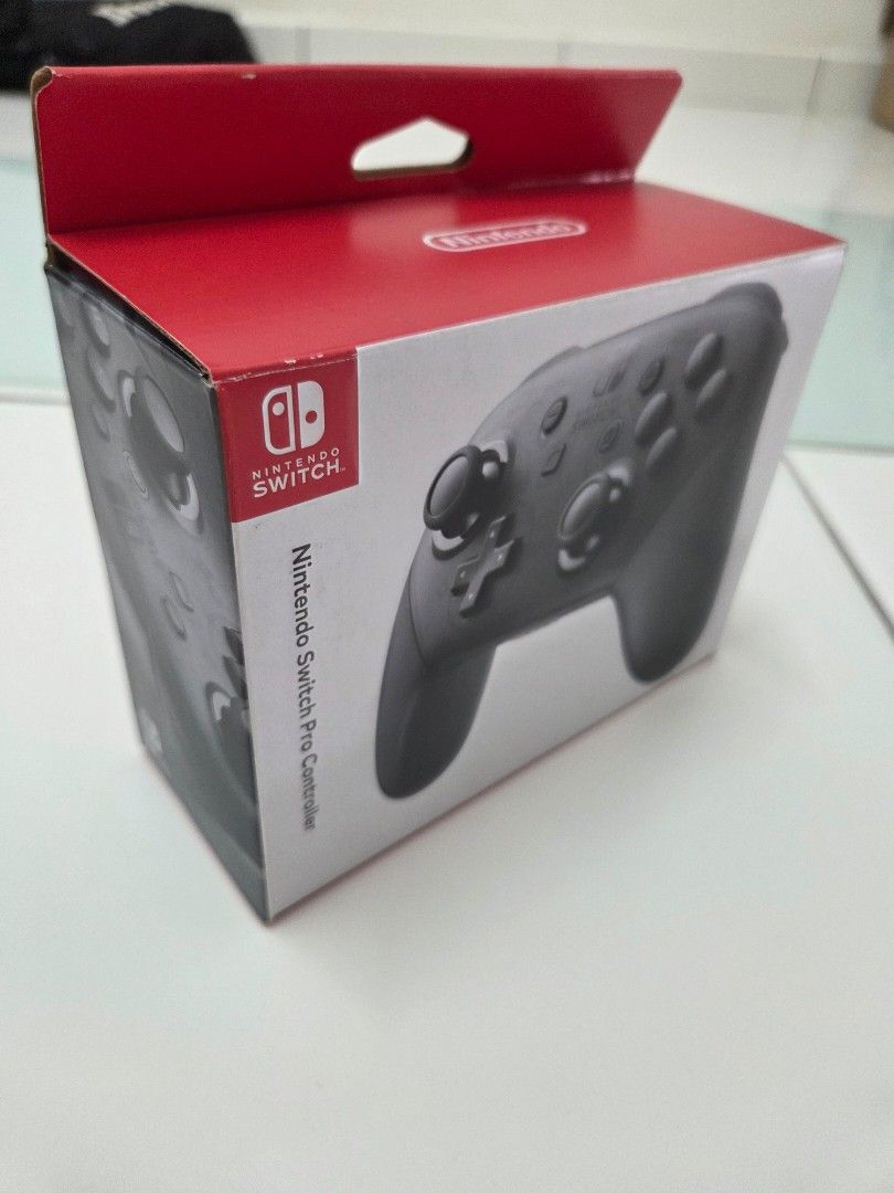 *BOX ONLY* Nintendo Switch Pro Controller (Category: Controllers) located in Kuala Selangor. Submitted by azim_747 (Listing ID 1437813639, Image 2). Description: BOX ONLY Original Nintendo Switch Pro Controller If want original cable, + rm30. (price not include postage yet) COD available.