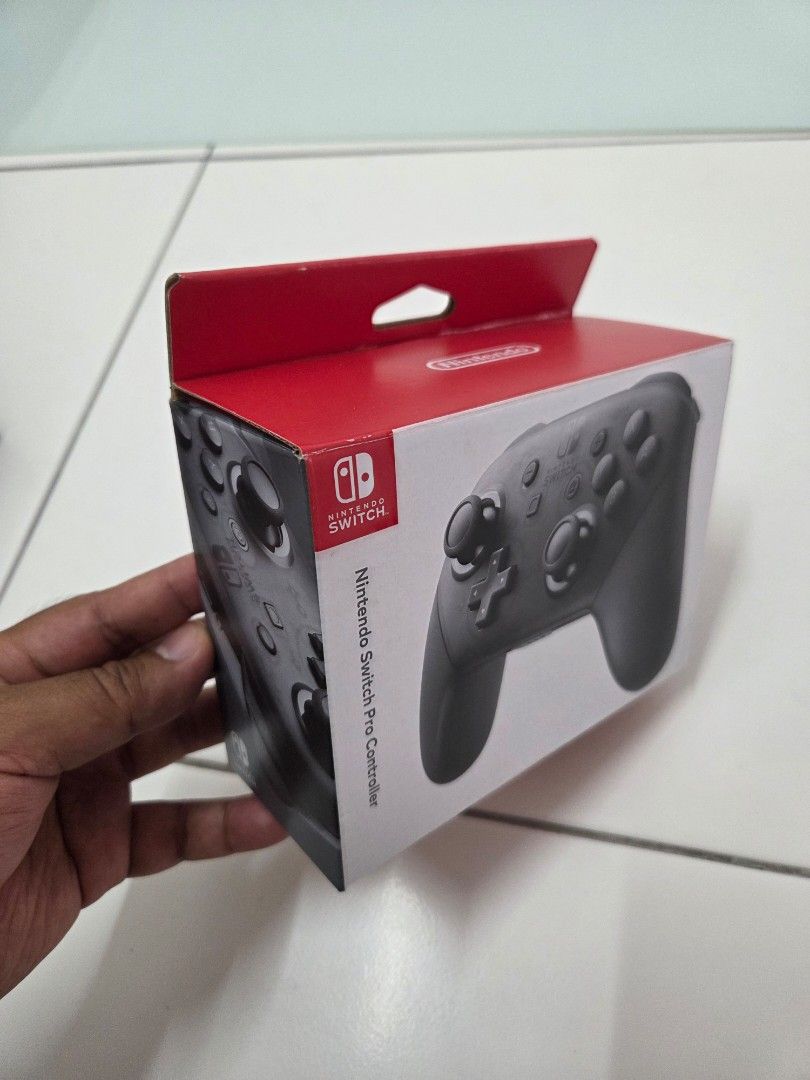 *BOX ONLY* Nintendo Switch Pro Controller (Category: Controllers) located in Kuala Selangor. Submitted by azim_747 (Listing ID 1437813639, Image 1). Description: BOX ONLY Original Nintendo Switch Pro Controller If want original cable, + rm30. (price not include postage yet) COD available.