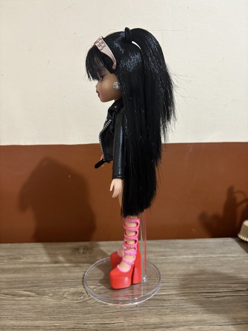 Bratz Goin’ Out Jade (Category: Kids Toys) located in Abucay. Submitted by love.jerine (Listing ID 1437785312, Image 2). Description: Includes: Doll Doll stand Box Bag Jacket Top Skirt Eyeglasses Comb Earrings .