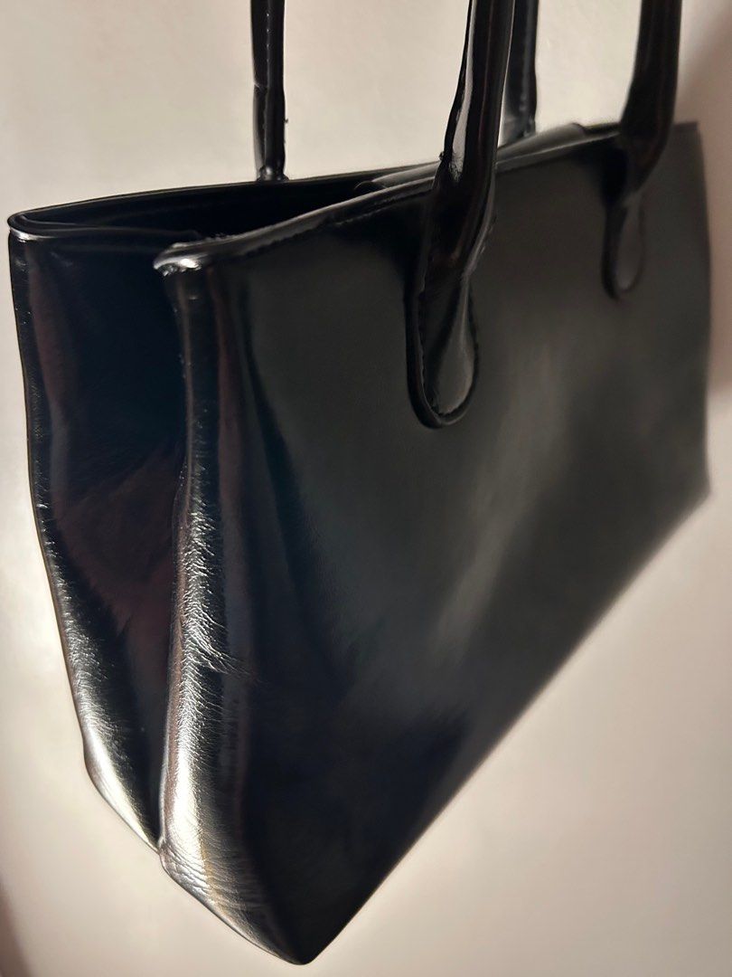 ByBTG Glide Bag (Category: Shoulder Bags) located in Makati City. Submitted by cerealmilky (Listing ID 1437910546, Image 2). Description: ByBTG Glide Bag (Discontinued Design) Bought for ₱1,270+, selling for ₱800 ✦ Buckle ✦ With inner pocket — zipper ✦ Used only 5 times 📍Makati/Marikina 📦 SDD 💵 GCash, BDO.