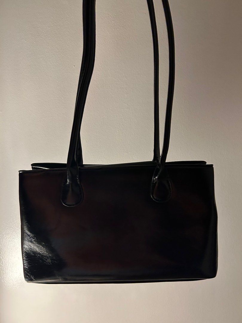 ByBTG Glide Bag (Category: Shoulder Bags) located in Makati City. Submitted by cerealmilky (Listing ID 1437910546, Image 1). Description: ByBTG Glide Bag (Discontinued Design) Bought for ₱1,270+, selling for ₱800 ✦ Buckle ✦ With inner pocket — zipper ✦ Used only 5 times 📍Makati/Marikina 📦 SDD 💵 GCash, BDO.