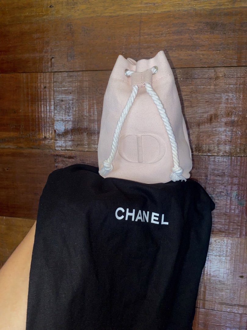 CHRISTIAN DIOR POUCH (Category: Luxury Bags & Wallets) located in Butuan. Submitted by angericohappy420 (Listing ID 1437849584, Image 1). Description: CD PERFUME POUCH PWEDI RUIN COIN EXCELLENT CONDITION NEEDWASH ONLY INCLUSION CHANEL DUSTBAG .