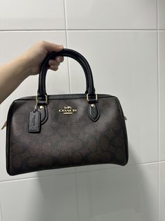 (Category: ) located in . Submitted by fashionistalux (Listing ID 1437788947, Image 1). Description: .