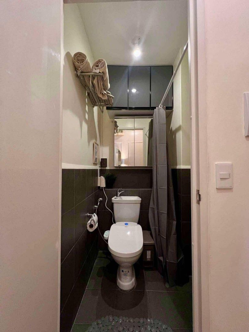 Condo unit (Category: Room Rentals) located in Manila. Submitted by alexconcep86103 (Listing ID 1437764146, Image 2). Description: Sure renter? Solo/condo sharing For rent 1 Month Advance + 2 Months Deposit: 15k monthly required income 45k 1-3 pax Available time: Weekends Looking for 1 year rental🏡📆 Please pm me first before visiting to the unit. Thank you. ☺️ Female bedspacer Details of the unit - free microwave 🍔 - wifi 🛜 - Aircon 💨 - comf
