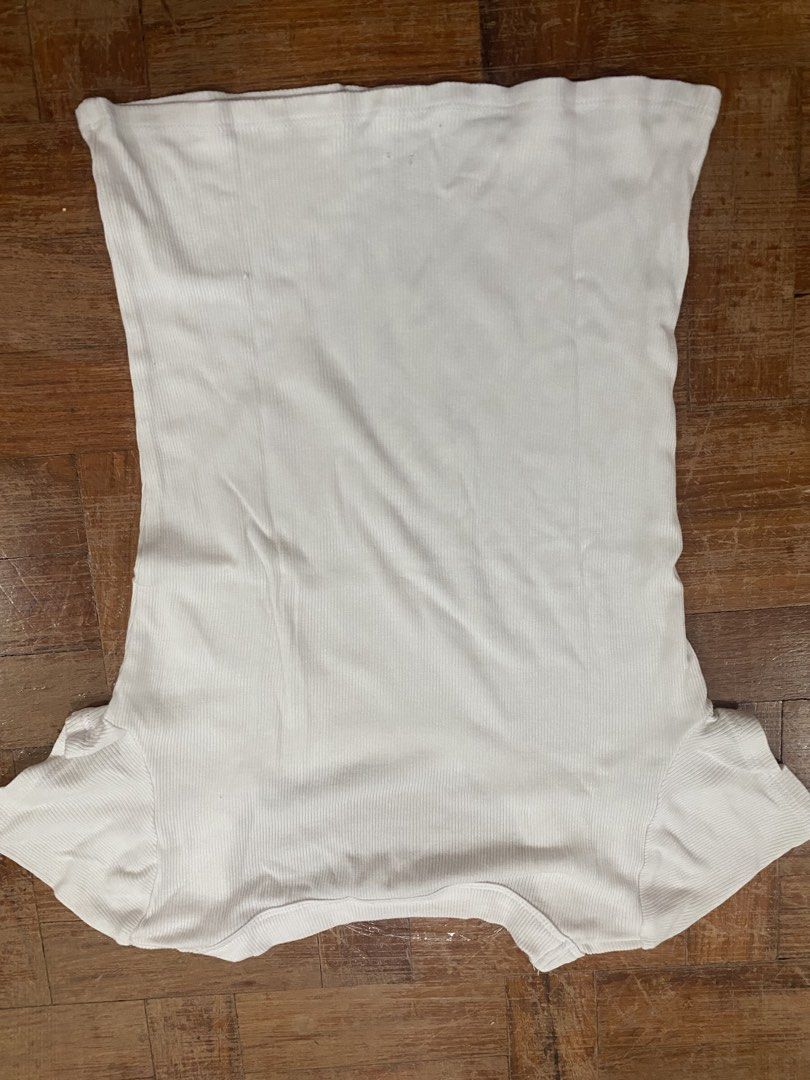 Cotton On Ribbed Square Neck Top - XXS (Category: Shirts) located in Manila. Submitted by boomboomshakataka (Listing ID 1437870200, Image 3). Description: - Cotton On white ribbed top - Size: XXS - Features a square neckline - Short sleeves - Made in China.