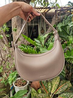(Category: ) located in . Submitted by veesgoodfinds (Listing ID 1437874701, Image 1). Description: .