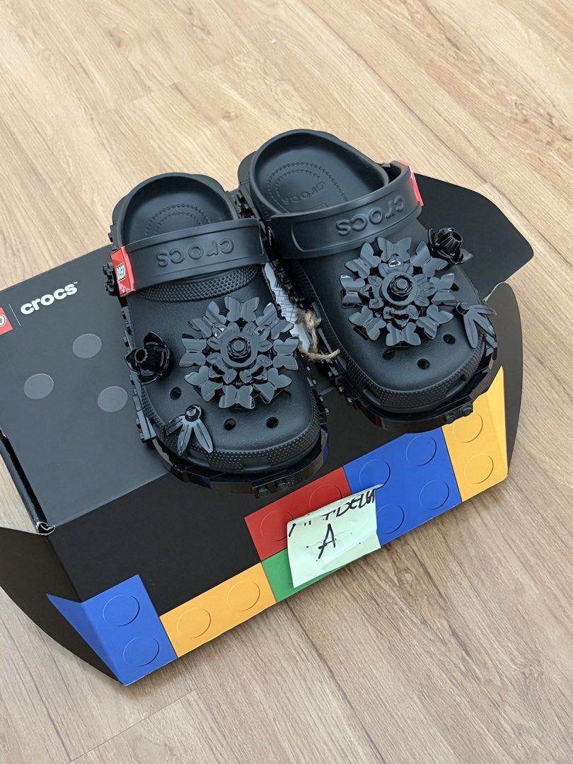 Crocs Lego ( not used ) (Category: Slippers and slides) located in Manila. Submitted by bellaasrt (Listing ID 1437781616, Image 2). Description: received as a pr package from crocs ( im an influencer) so just used it sa pictures.
