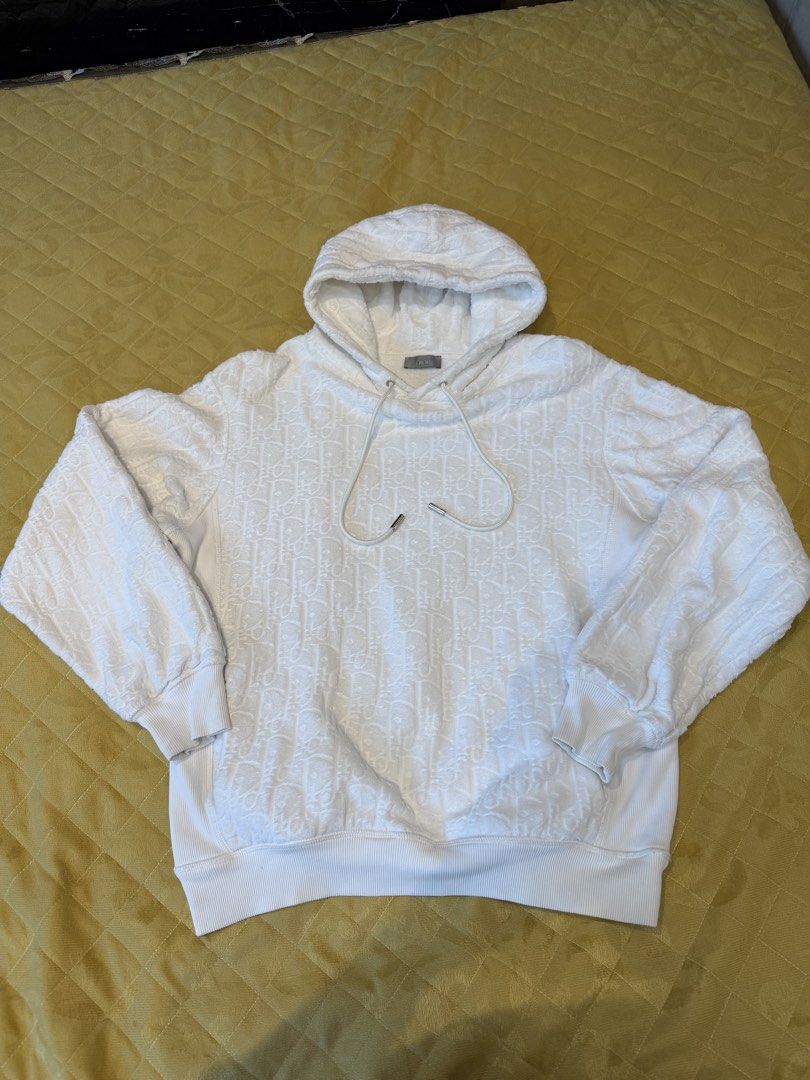 Original Dior White Hoodie (Category: Luxury Apparel) located in Mandaluyong City. Submitted by norbert29 (Listing ID 1437803079, Image 1). Description: - Original Dior logo hoodie original price php 120,000.000 “You are defined by your clothes; you are what you wear. Rest assured that this item is original. Once you will see the item and you find out that is fake. I will return your money twice the price. Selling this garment as I am starting to