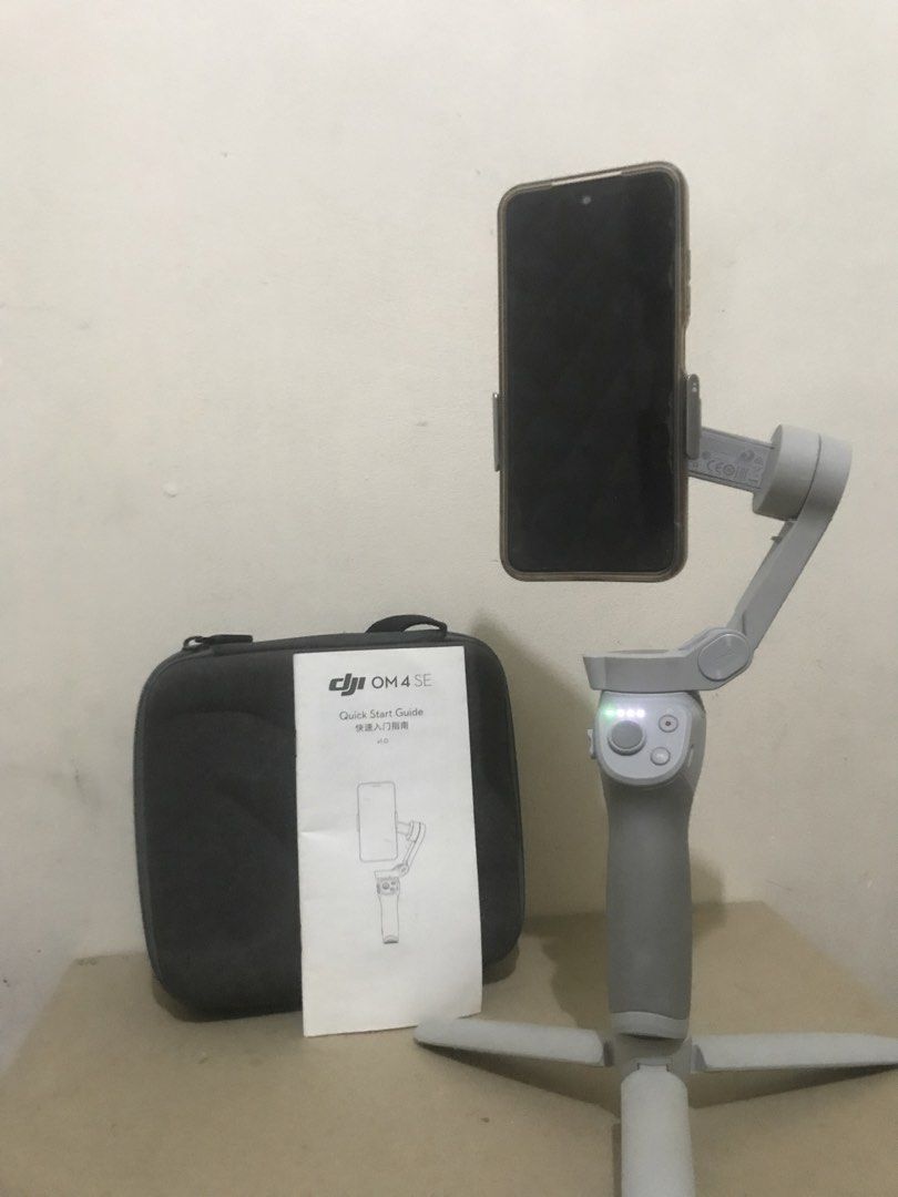 DJI OSMO 4 SE (Category: Tripods & Monopods) located in Manila. Submitted by arashi.aiko (Listing ID 1437915426, Image 2). Description: perfect for vlogging beginners RFS : upgrading.