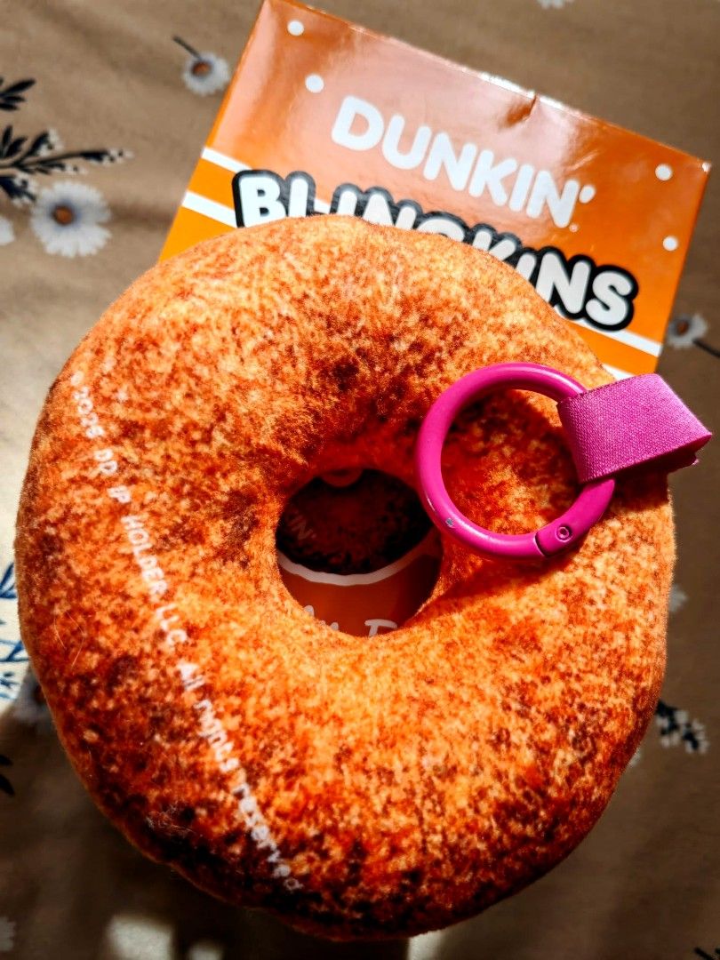 Dunkin' Blingkins Donut Keychain (Category: Character Goods) located in Teresa. Submitted by merz09 (Listing ID 1437803382, Image 2). Description: - Like new, out of box, used for a few hours only, no issue - Dunkin' Blingkins donut keychain - Features an orange, textured donut design - Includes a pink keychain ring - Comes with the original orange Dunkin' Blingkins box - Box features the Dunkin' Blingkins logo.
