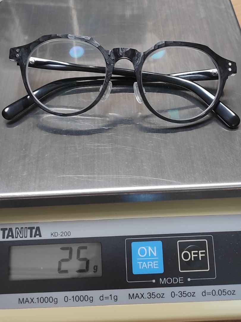 Effector Prototype （分類：眼鏡）位於 Hong Kong。 由 patricktong28 提交（商品編號 1437782984，圖片 7）。簡介： 二手98%新淨，Effector Prototype，size大約 47-22-140，鏡框及鏡臂表面經人手挫削，做出啞黑色粗糙紋理，鏡框內側即保留原本光滑黑色，配戴不刮肉，淨框重量少於20g，冇盒冇鏡片淨框出售。灣仔地鐵站交收優先，有興趣可以睇咗鏡框先，唔啱唔緊要。不議價，不交換，多谷同步，非誠勿擾。。