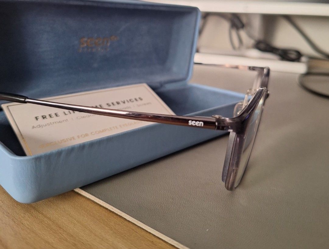 EO Seen Eyewear Frame (Category: Sunglasses & Eyewear) located in Caloocan City. Submitted by cee_empreloveditems (Listing ID 1437814992, Image 2). Description: EO Seen Eyewear Frame eyeglasses selling ung frame. LAST PRICE: 400 - No Issues, buong buo pa. - Mall bought, EO SM fairview - Current lense attached ay meron grado. 5.0, you can detach ung lense and magpagawa ng sarili nyong grado ng salamin. - Color: Grey/Gun - Frame: Rectangular - Size