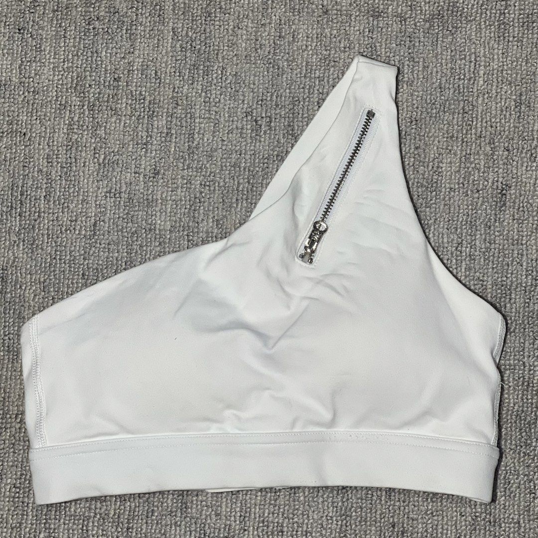 FIRM ABS SPORTS BRA/TOP (Category: Activewear) located in Butuan. Submitted by wais_shoppers (Listing ID 1437778844, Image 1). Description: .