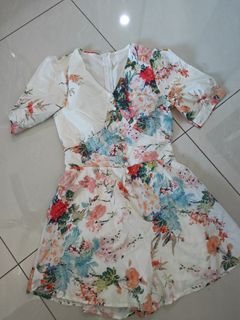 (Category: ) located in . Submitted by ally.closet (Listing ID 1437763570, Image 1). Description: .