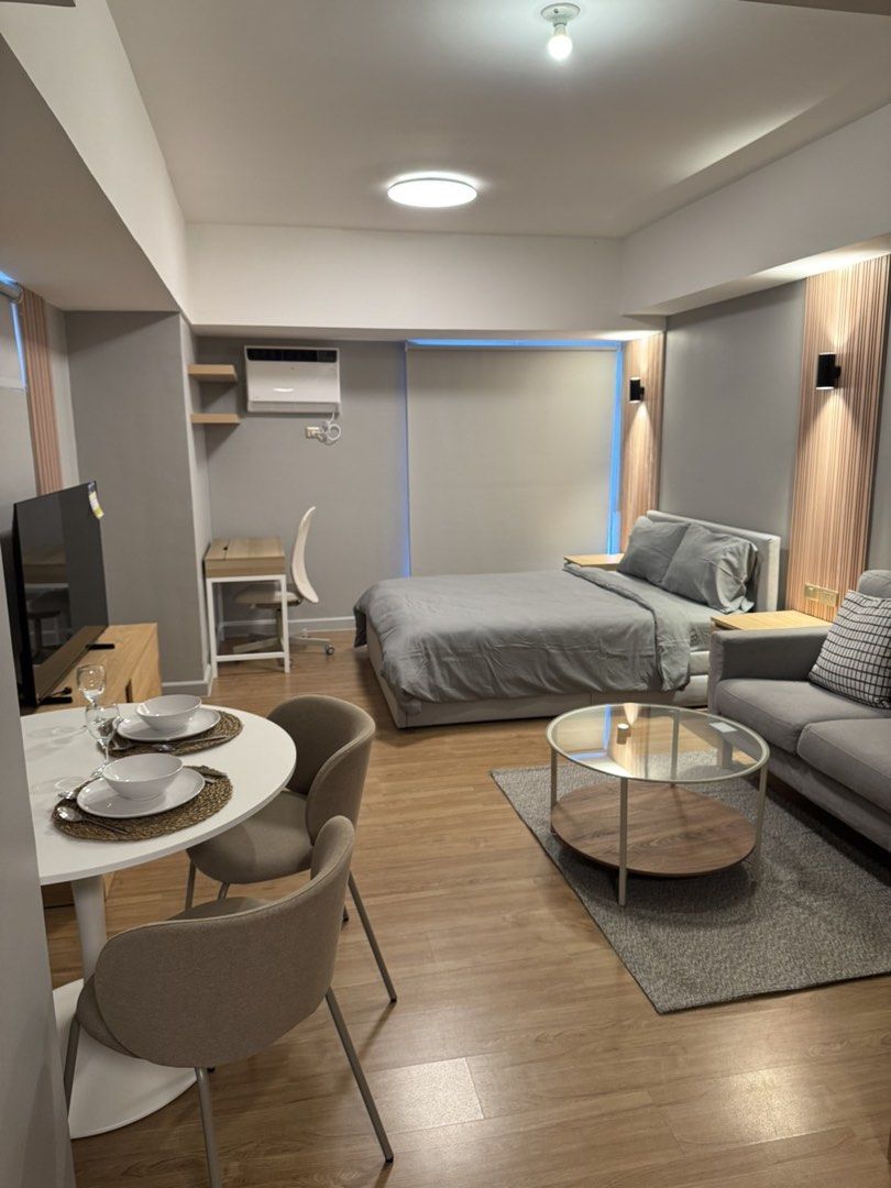 For Rent Studio Unit in Verve BGC (Category: Apartments & Condos) located in Makati City. Submitted by PropertyHotspot (Listing ID 1437810635, Image 2). Description: FOR LEASE: Verve 1 Location: BGC Property details: - Located on the 41st floor - Size: 37 sqm - Studio - 1 Toilet & bath - Fully Furnished - No parking Rental Rate: Php 45,000.00 .