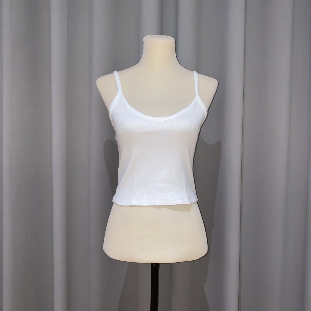 forever 21 white cropped cami top (Category: Sleeveless) located in Muntinlupa City. Submitted by declutterwithkk (Listing ID 1437930059, Image 1). Description: - forever 21 cami top - scoop neckline.