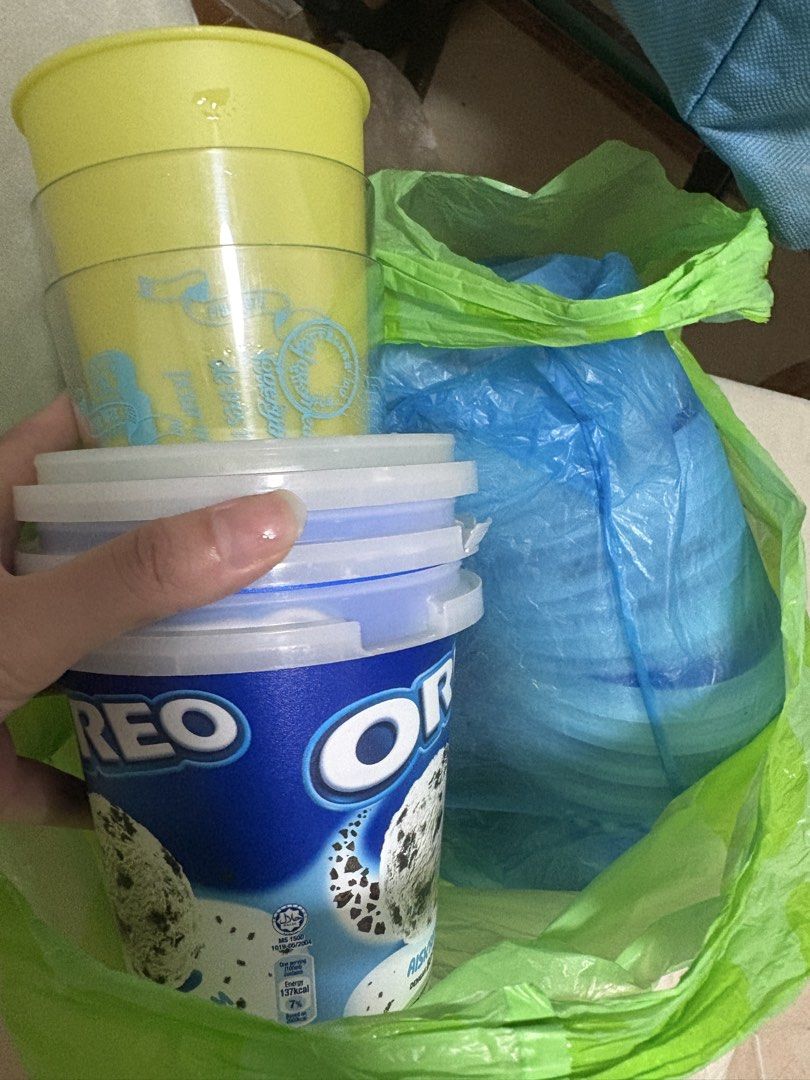 FREE Containers and Cups454081847210823680