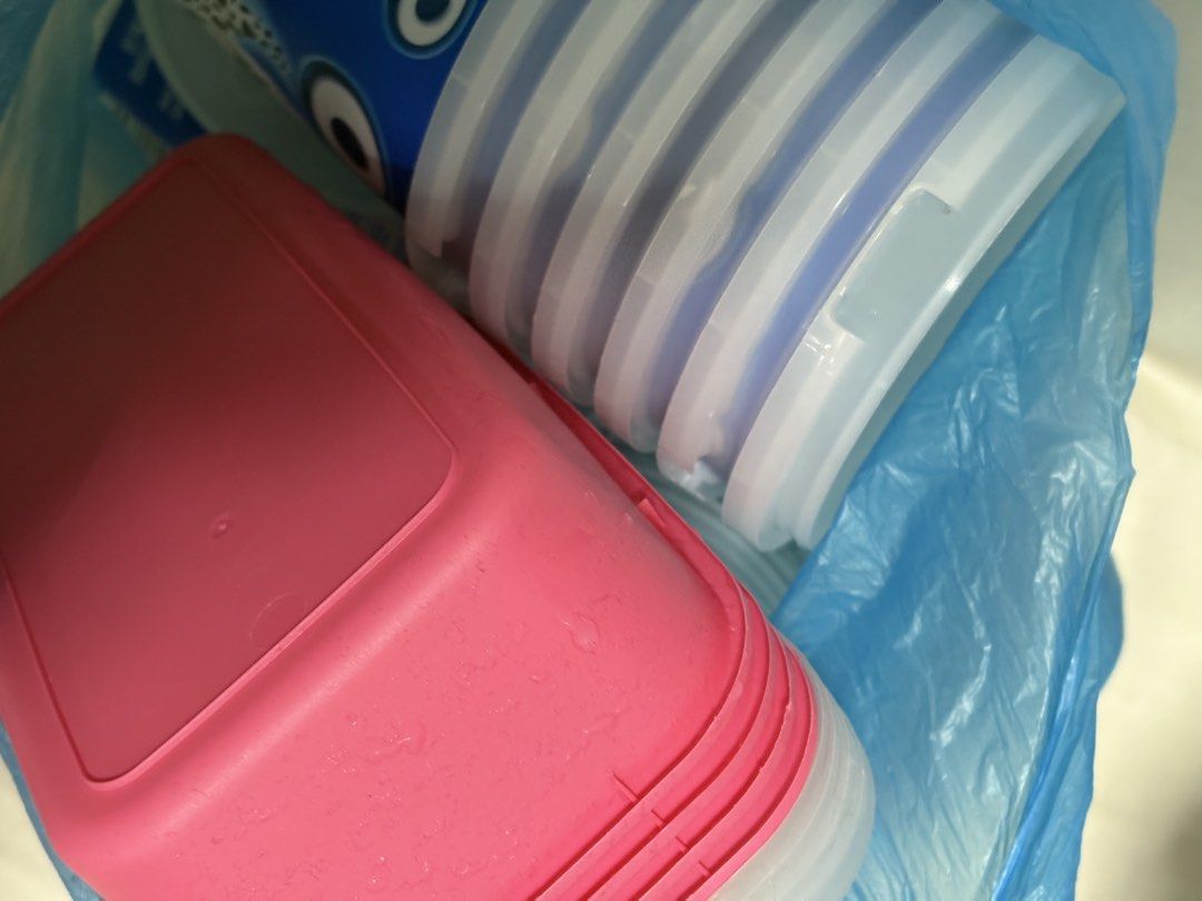 FREE Containers and Cups454081847210823681