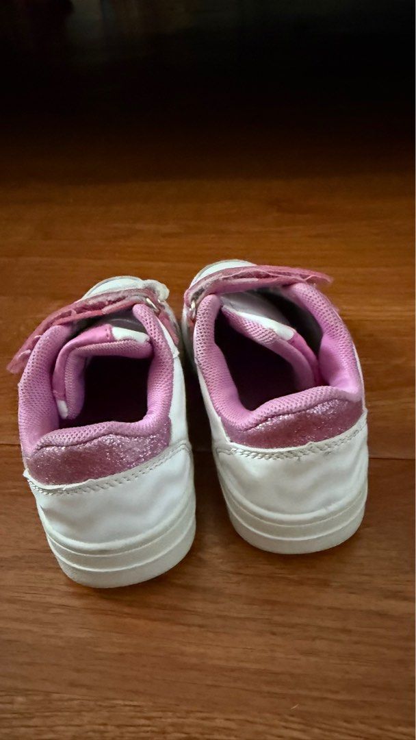 Frozen Sneakers (Category: Babies & Kids Fashion) located in Paranaque City. Submitted by declutteringFA (Listing ID 1437778171, Image 3). Description: Size EUR 24 No issues Used only 3x .