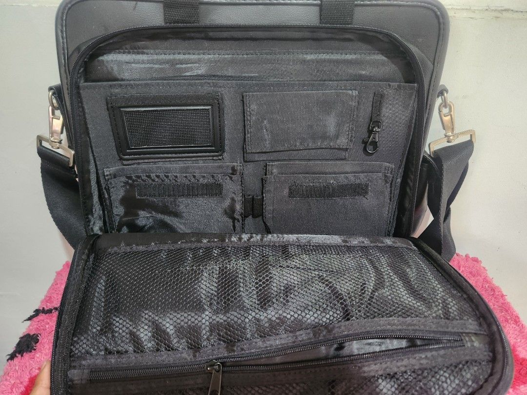 FS (Category: Laptop Bags & Sleeves) located in Tarlac. Submitted by margareth24 (Listing ID 1437764108, Image 3). Description: For sale Targus loptop bag and File organizer.