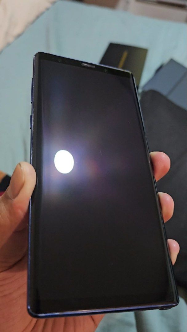 Galaxy note 9 (Category: Samsung) located in Quezon City. Submitted by janiorniel (Listing ID 1437879002, Image 2). Description: Negotiable - Galaxy Note 9 - Stylish blue color - Reliable phone S pen still working Pm me for videos Specs: 128gb Dual Sim 6gb Ram 4000mah .