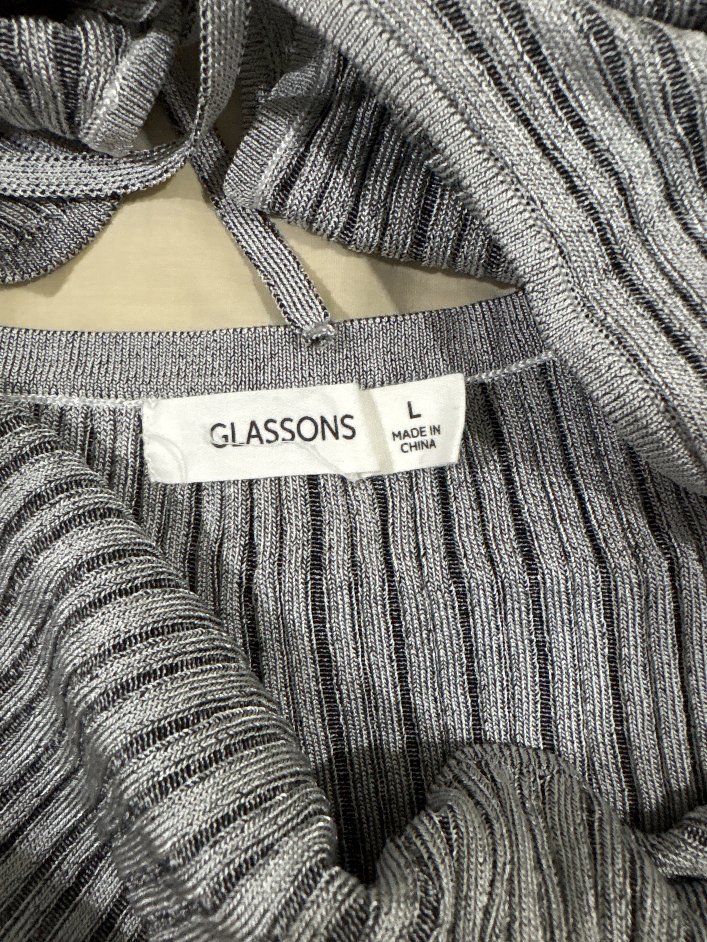 Glassons Halter Top - Size L (Category: Sleeveless) located in Quezon City. Submitted by spicysalamiii (Listing ID 1437913418, Image 2). Description: - Glassons halter top - Gray color - Ribbed texture - Tie closure at front - Halter neck design - Size: L .