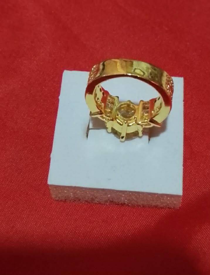 Gold Ring with lab grown diamond (Category: Rings) located in Manila. Submitted by shine_diamond88 (Listing ID 1437899031, Image 2). Description: 2ct round cut lab grown diamond women ring 14k gold.