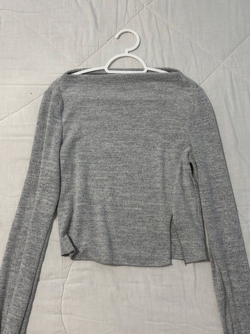 Gray Longsleeve top (Category: Longsleeves) located in Manila. Submitted by zxcvbnmsof (Listing ID 1437830935, Image 1). Description: .