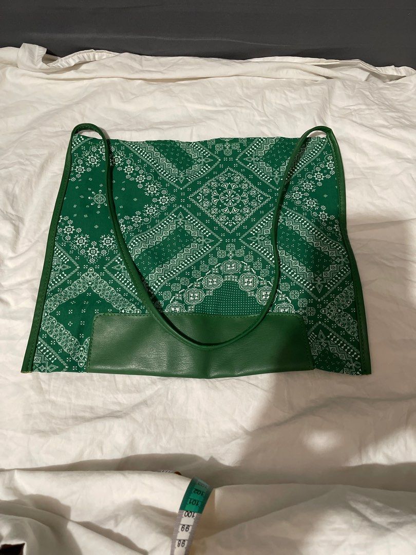 Green Bandana Tote Bag (Category: Tote Bags) located in Makati City. Submitted by afterpiece (Listing ID 1437914081, Image 1). Description: Green tote bag with bandana print. Features a leather-like bottom and straps. Spacious and stylish for everyday use..