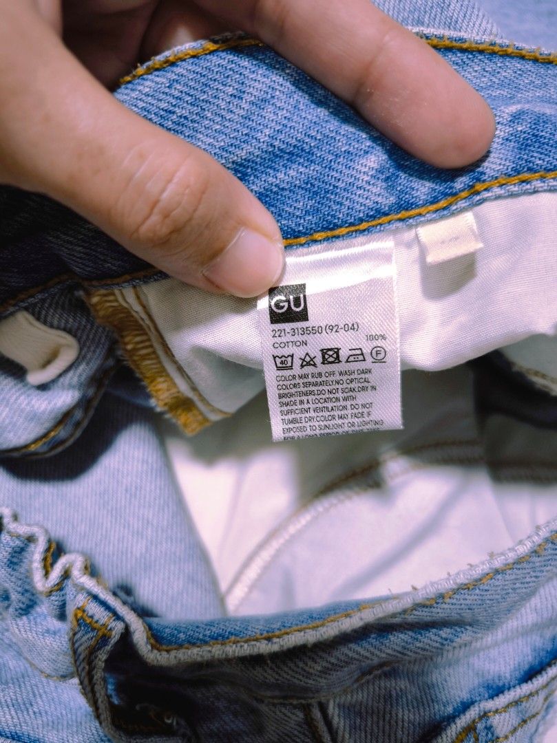GU tattered straight cut jeans Original (Category: Jeans) located in Cavite. Submitted by csl_corner (Listing ID 1437785451, Image 2). Description: Peloved GU (Uniqlo) tattered jeans size 24"-26" length 38" like new ✨ straight cut high waisted 💯 Authentic Original.