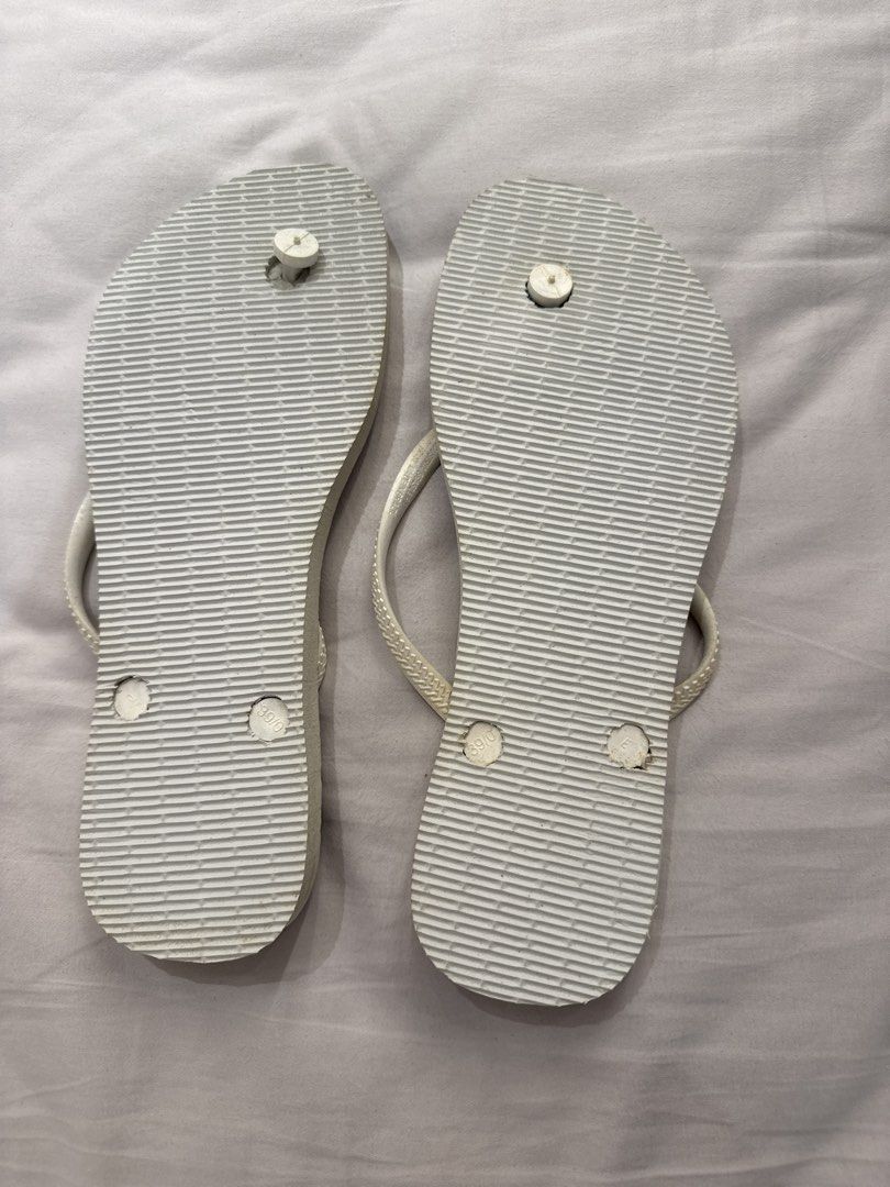Havaianas Slim Flip-Flops - White - Size 39/40 (Category: Flipflops and Slides) located in Singapore. Submitted by namett123 (Listing ID 1437795340, Image 2). Description: - Havaianas Slim flip-flops - Color: White - Size: 39/40 - Ideal for beach or casual wear - Straps are intact - Comfortable and stylish.