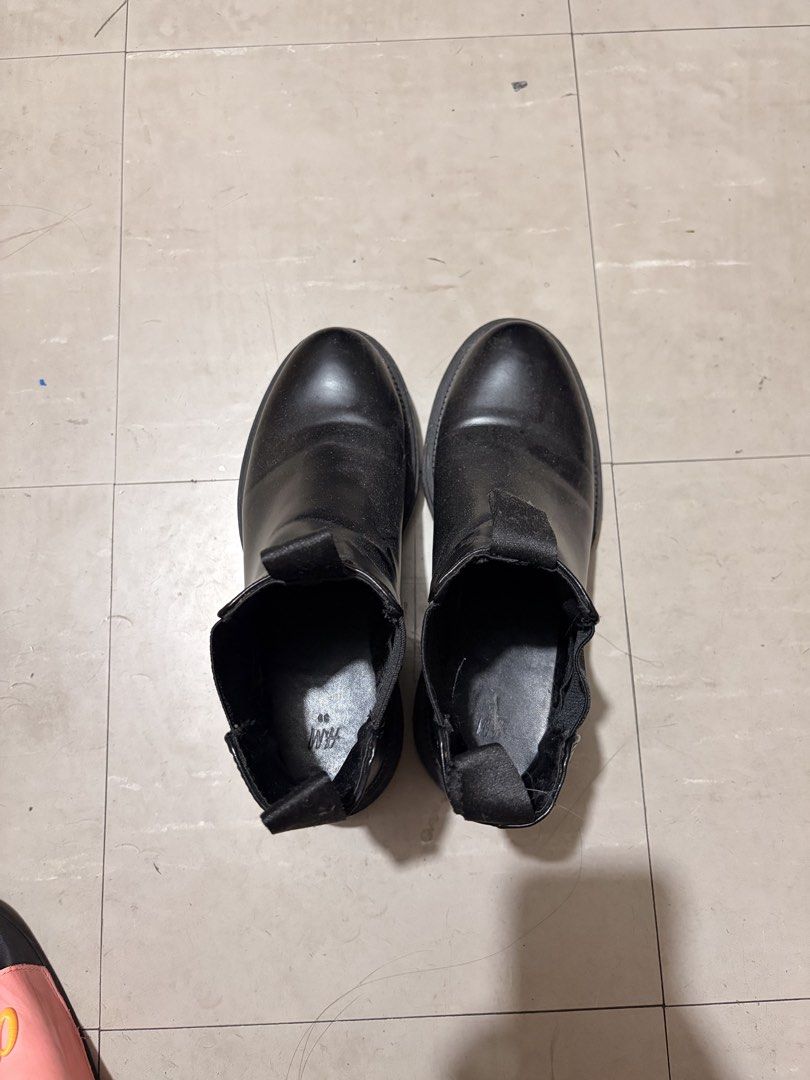 H&M Black Chelsea Boots (Category: Boots) located in Quezon City. Submitted by martinatrajano (Listing ID 1437872841, Image 3). Description: - H&M Chelsea boots - Black color - Features pull tab and elastic side panels - Round toe design - Chunky sole - Easy to wear - Size indicated inside - Perfect for everyday use.