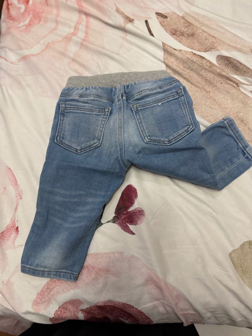 H&M Kids Denim Jeans (Category: Babies & Kids Fashion) located in Santa Maria. Submitted by js.declutters (Listing ID 1437906856, Image 3). Description: - H&M slim fit denim jeans - Size: 9-12 months but fits 2.5 y/o - Features: Elastic waistband, five-pocket design - Color: Light blue wash - Material: Denim - Made in Bangladesh.