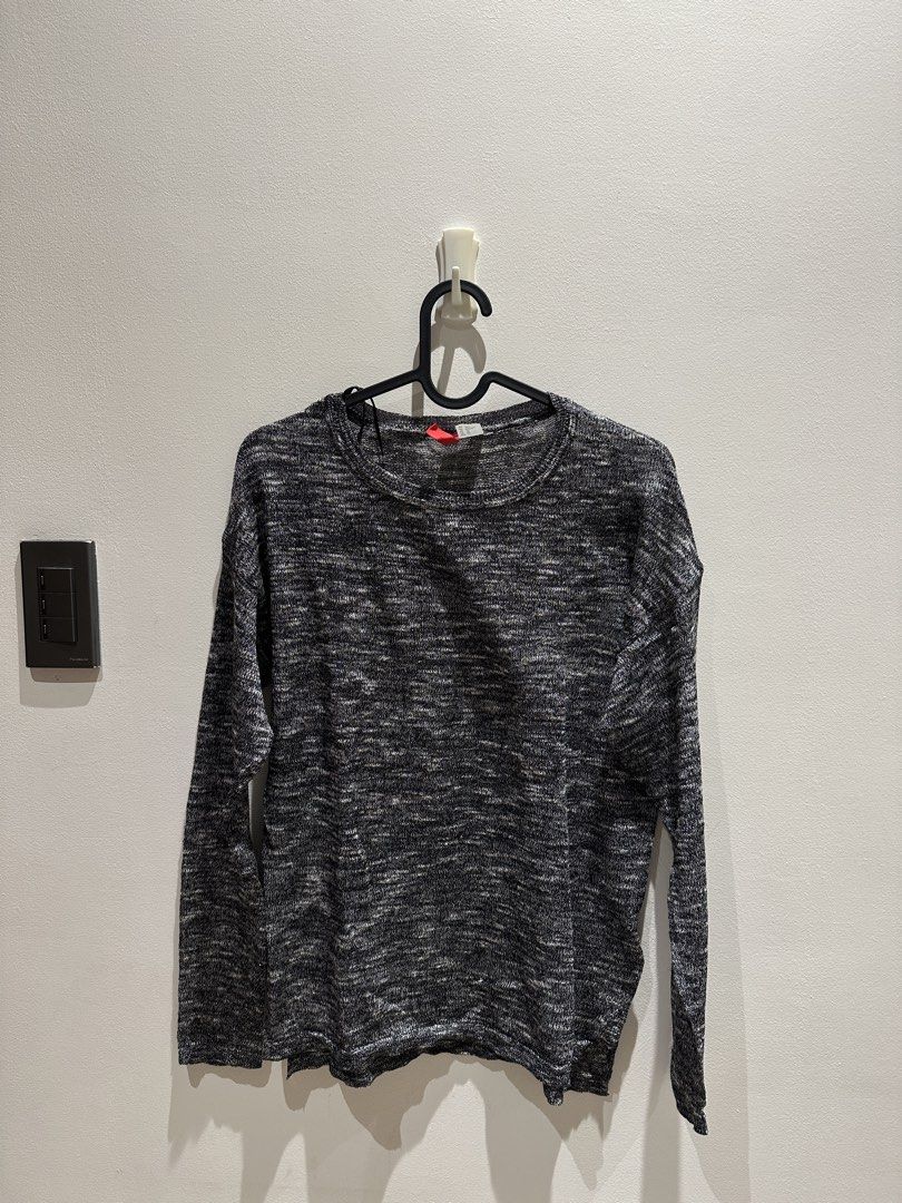 H&M Long Sleeve Sweater - XS (Category: Longsleeves) located in Quezon City. Submitted by blues.clothes (Listing ID 1437894452, Image 1). Description: - H&M long-sleeved sweater - Size: XS (best fits US 4) .